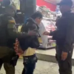 Según la Policía de Bogotá, se trata de un hombre de 21 años que fue sorprendido en el barrio Palenque de Kennedy en un establecimiento cometiendo hechos de extorsión - Foto: Policía Metropolitana de Bogotá