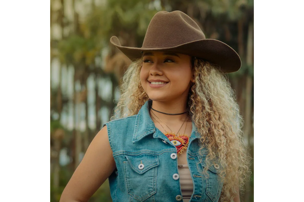 "Con el Llano en la piel" es el resultado de una colaboración poderosa que enaltece las raíces llaneras, gracias a la emotiva letra de la maestra Nidia Guerrero Martínez; además de los vibrantes arreglos de Maye y Carlos Quimbaya, que fueron grabados en Quimba Records Villavicencio - Foto: Maye Aroca