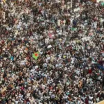 La noticia de su muerte desencadenó inmediatamente una ola de indignación pública, con miles de manifestantes tomando las calles de Dhaka, especialmente en el área de Shahbagh, epicentro tradicional de movilizaciones estudiantiles, donde se combinan luto y exigencias de justicia - Foto: X/@farhan_imtahan