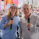 Por el momento, el expresidente Álvaro Uribe Vélez ha indicado que respetará la decisión que tome la candidata de su partido, Paloma Valencia; a propósito de vincularse a la consulta - Foto: X/@PalomaValenciaL