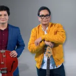 "Sigo Esperando" es alegría, despecho y tradición en una sola canción ideal para las fiestas de fin de año y esas noches donde el corazón todavía anda “en línea” - Foto: Hermanos Aicardi