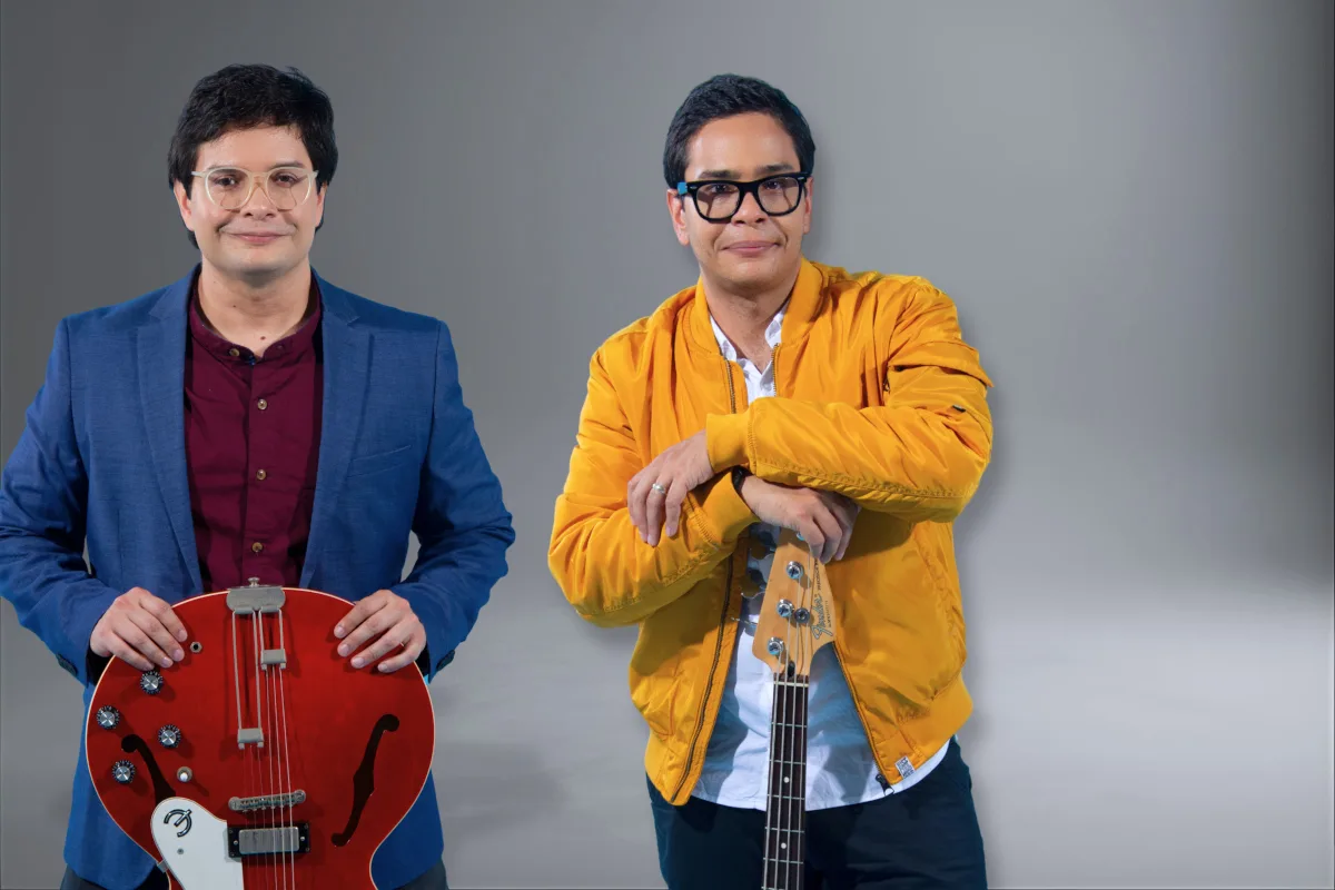 "Sigo Esperando" es alegría, despecho y tradición en una sola canción  ideal para las fiestas de fin de año y esas noches donde el corazón todavía anda “en línea” - Foto: Hermanos Aicardi