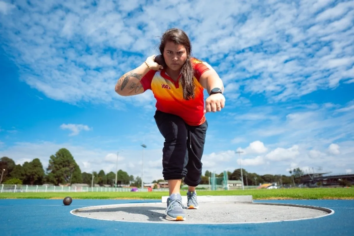 En noviembre se dio un hecho histórico, al ganar Daniela Colmenares la medalla de oro en impulsión de la bala en los Juegos Sordolímpicos de Tokio 2025, convirtiéndose en la primera mujer colombiana en alcanzar presea dorada en estas justas - Foto: IDRD