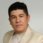 “Es un honor que maestros de la talla de Juan Fernando y Alci Acosta piensen en mí para seguir inmortalizando el legado musical de Julio Jaramillo y, de paso, ser la puerta para mostrar mis temas inéditos, con los que voy poco a poco ganando un público”, expresó Robinson Silva - Foto: Robinson Silva