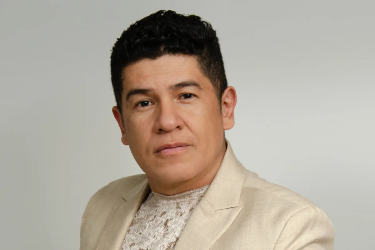 “Es un honor que maestros de la talla de Juan Fernando y Alci Acosta piensen en mí para seguir inmortalizando el legado musical de Julio Jaramillo y, de paso, ser la puerta para mostrar mis temas inéditos, con los que voy poco a poco ganando un público”, expresó Robinson Silva - Foto: Robinson Silva