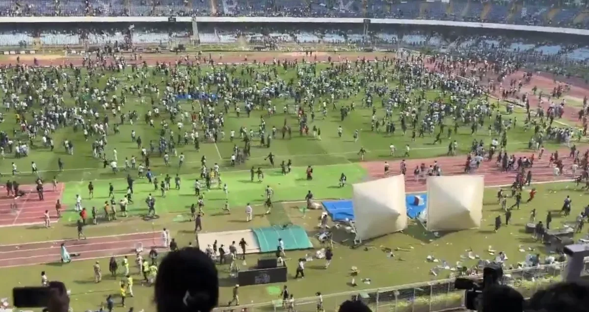 La frustración de los aficionados fue en parte alimentada por el hecho de que pagaron cifras relativamente altas por entradas, con algunos testimonios que mencionan precios que llegaron hasta los 130 dólares, en un país donde ese importe es significativo para muchos seguidores - Foto: Redes Sociales