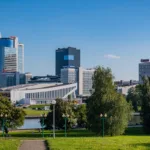 El acuerdo sobre la exención mutua de visados para estadías de corta duración posibilita que los ciudadanos colombianos portadores de pasaporte ordinario y de emergencia entren, salgan, permanezcan y transiten por el territorio bielorruso por un período no superior a 90 días calendario - Foto: Homoatrox