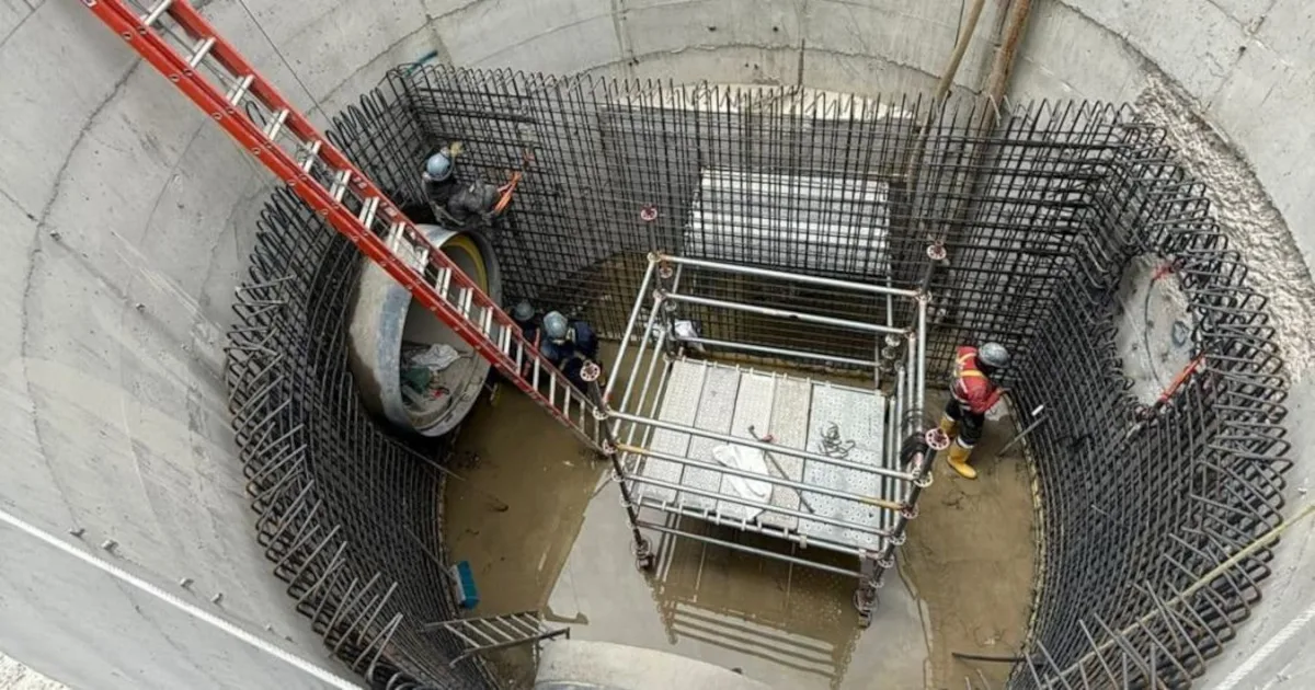 En este punto de la calle 100, se construye un corredor de 2,23 kilómetros, con una sección vial compuesta por tres carriles mixtos y un carril exclusivo para TransMilenio por sentido - Foto: IDU