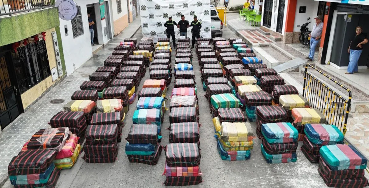 El hecho se registró en horas de la mañana del 19 de diciembre de 2025, cuando los uniformados interceptaron un vehículo tipo camión en el que se movilizaba un hombre de 30 años de edad, quien fue capturado en flagrancia - Foto: Policía Nacional