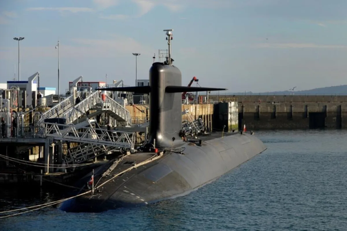 Francia activa protocolo de seguridad en base nuclear de Île Longue tras nuevo episodio de drones no identificados sobrevolando zona estratégica - Foto: Redes sociales