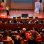 La subsecretaria Lina Lozada León presentó oficialmente la campaña, destacando que esta iniciativa tiene como objetivo transformar relaciones laborales, hábitos cotidianos y prácticas institucionales - Foto: Secretaría de la Mujer