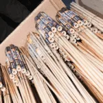 El procedimiento se realizó en el sector de La Favorita, donde se evidenció la manipulación y comercialización de material pirotécnico en vía pública, poniendo en riesgo la vida e integridad de residentes, transeúntes y, especialmente, de niñas, niños y adolescentes de la zona - Foto: Alcaldía de Los Mártires