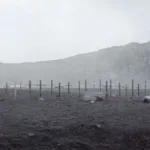 La obra aborda la tragedia de Armero, ocurrida hace 40 años, desde una perspectiva íntima, poética y profundamente humana, invitando al público a conectar con la memoria, la emoción y la reflexión - Foto: Galería Santa Fe