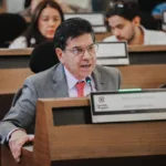 Concejal Fernando López planteó nuevo enfoque para lograr tarifa cero en TransMilenio - Foto: Cortesía