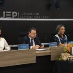 La JEP imputa a exjefes de las Farc, altos mandos militares y civiles por crímenes de guerra y lesa humanidad en el Urabá y el Darién - Foto: @JEP_Colombia