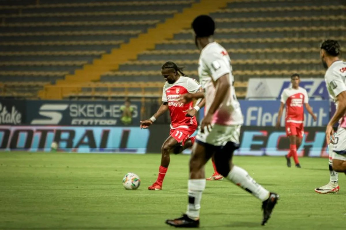 Santa Fe remonta en Techo y vence 1-2 a Fortaleza en un duelo sin opciones de clasificación pero clave para cerrar los cuadrangulares - Foto: @SantaFe