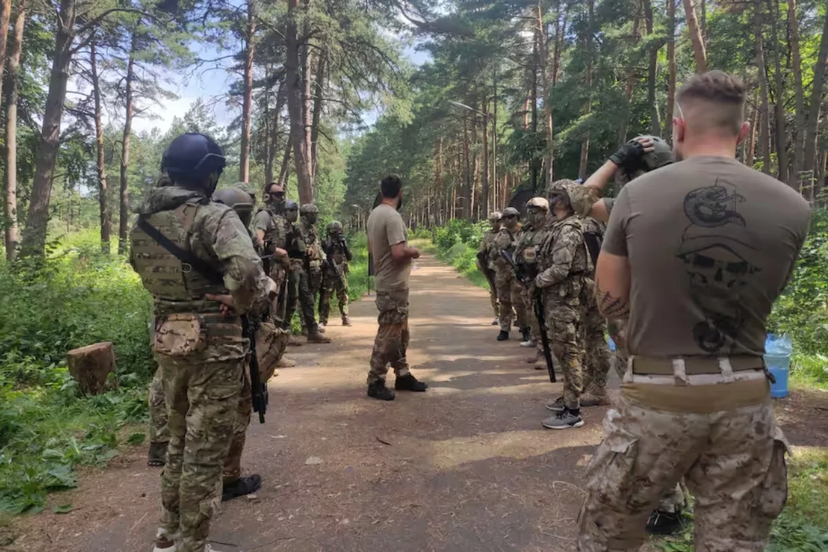 Cámara de Representantes aprueba ley que prohíbe el mercenarismo colombiano en el exterior y crea nuevos delitos para frenar su expansión - Foto: EFE - Rostyslav Averchuk
