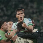 Atlético Nacional elimina al líder del todos contra todos y prolonga el suspenso del Grupo A tras vencer 2-1 a Independiente Medellín en un clásico cargado de errores y polémicas - Foto: @nacionaloficial