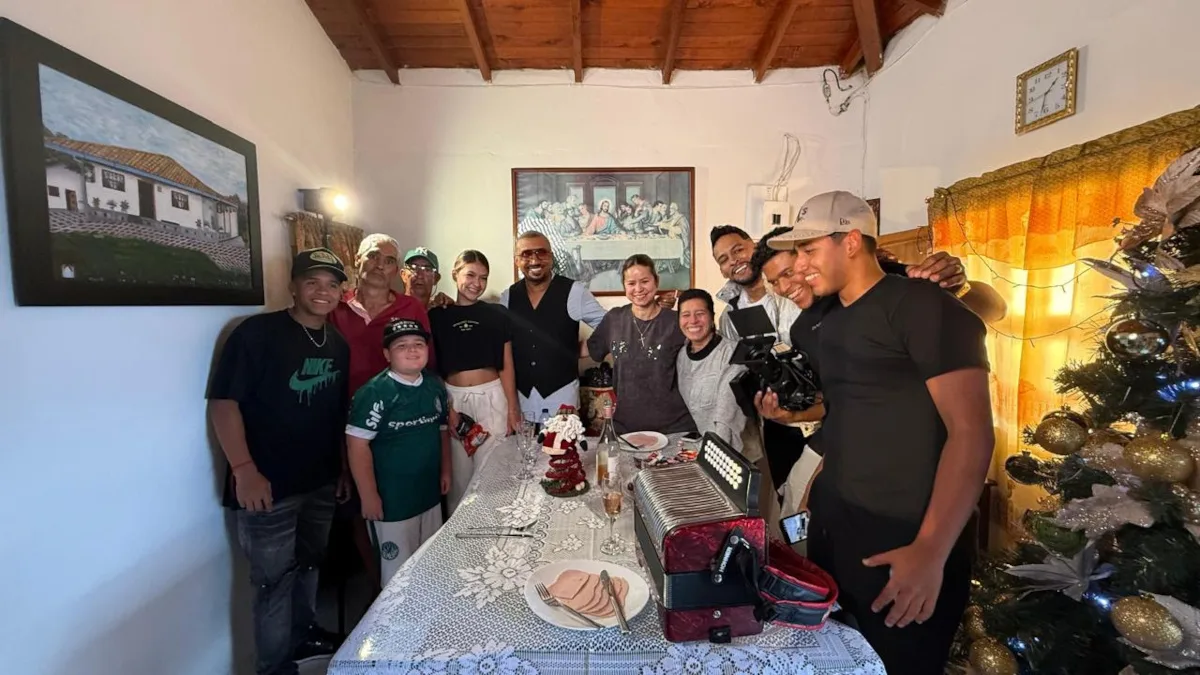 ‘Triste Navidad’ es una canción que, a lo largo de los años, se ha convertido en un himno de la temporada, destacando por su conmovedora letra que aborda la soledad, la ausencia y el dolor que muchas personas experimentan durante las festividades - Foto: Luis Miguel Fuentes