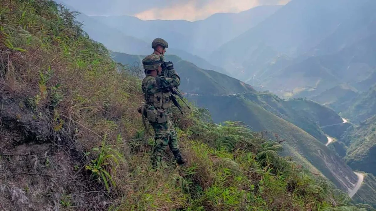 El Gobierno decidió disponer de todas las capacidades de la Fuerza Pública en la zona de frontera con Venezuela para proteger a la población, activos estratégicos, unidades militares y policiales - Foto: Ejército Nacional