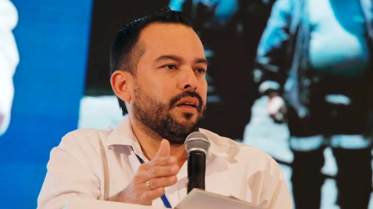 El ministro de Minas y Energía, Edwin Palma, explicó que la reducción será “real, no ficticia”, resultado de una reorganización técnica del sistema de precios y no de subsidios financiados con presupuesto general, y que se hará de forma ordenada y responsable para cuidar la economía familiar y la estabilidad fiscal del país - Foto: Ministerio de Minas y Energía