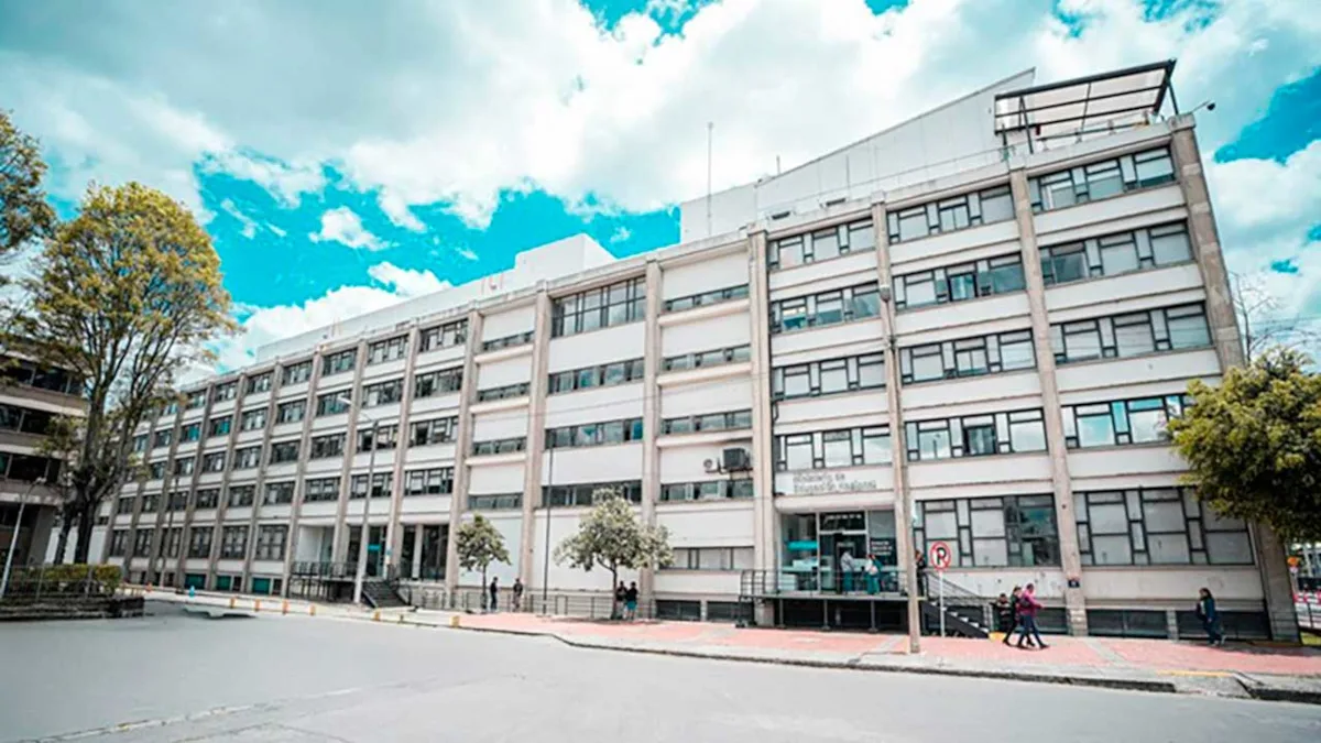 De acuerdo con la cartera, “se trata de una situación que se viene presentando desde hace varios años y que se acentuó desde la pandemia del covid-19 y se incrementó recientemente como resultado de transformaciones económicas, sociales, demográficas y educativas que han afectado al país” - Foto: Mineducación