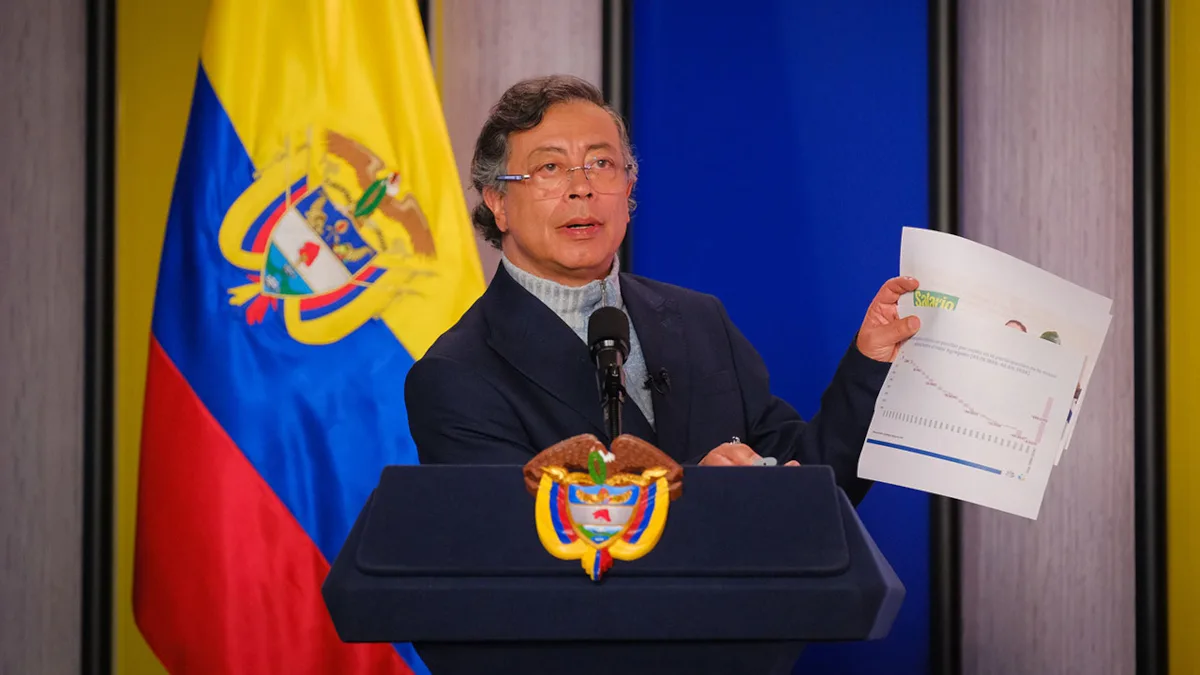 “Estamos ante una ruptura real del orden constitucional, solo porque existe un gobierno que es amigo del pueblo trabajador. Mientras gobierne, cualquier costo de la deuda no será pagada por el pueblo trabajador", agregó el presidente Petro - Foto: Presidencia
