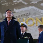 El gobierno ha defendido esta política dual —negociación con grupos dispuestos a la paz y acción judicial/militar contra quienes no lo están— como parte de una visión integral de la Paz Total, aunque ha enfrentado críticas desde sectores que consideran que esto puede incrementar la violencia o afectar a civiles - Foto: Presidencia