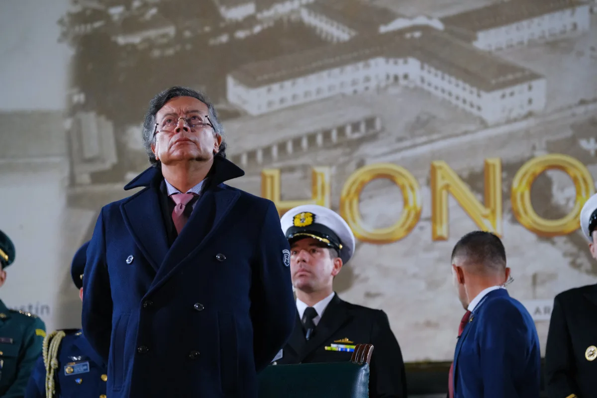 El gobierno ha defendido esta política dual —negociación con grupos dispuestos a la paz y acción judicial/militar contra quienes no lo están— como parte de una visión integral de la Paz Total, aunque ha enfrentado críticas desde sectores que consideran que esto puede incrementar la violencia o afectar a civiles - Foto: Presidencia