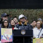 Tras la llamada, Petro se dirigió a la ciudadanía desde la Plaza de Bolívar en Bogotá, donde reconoció que su discurso inicial —previsto para responder a las declaraciones de Trump— fue moderado tras el intercambio telefónico, y enfatizó la importancia de la diplomacia - Foto: Presidencia