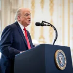 Trump describió que este dispositivo habría sido clave para “hacer que el equipo enemigo no funcionara”, incluyendo sistemas de defensa con misiles de origen ruso y chino, lo que facilitó la incursión sin bajas estadounidenses - Foto: The White House