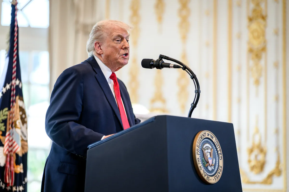 Trump describió que este dispositivo habría sido clave para “hacer que el equipo enemigo no funcionara”, incluyendo sistemas de defensa con misiles de origen ruso y chino, lo que facilitó la incursión sin bajas estadounidenses - Foto: The White House