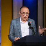 Sanguino explicó que las actuaciones atribuidas a estos legisladores podrían encuadrarse en delitos contemplados en el Código Penal colombiano, como el menoscabo de la integridad nacional (artículo 455) o la participación en hostilidades contra la patria (artículo 458), si sus expresiones incitan hostilidades o llamados a intervenciones militares - Foto: Ministerio de Trabajo