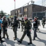 La acción de retirar a Bovino de Minneapolis se ha interpretado como parte de un cambio en la estrategia federal, anunciado por la administración, que ahora pone a otro funcionario de inmigración a cargo de la operación en lugar de mantener a Bovino en el mando local - Foto: Paul Goyette