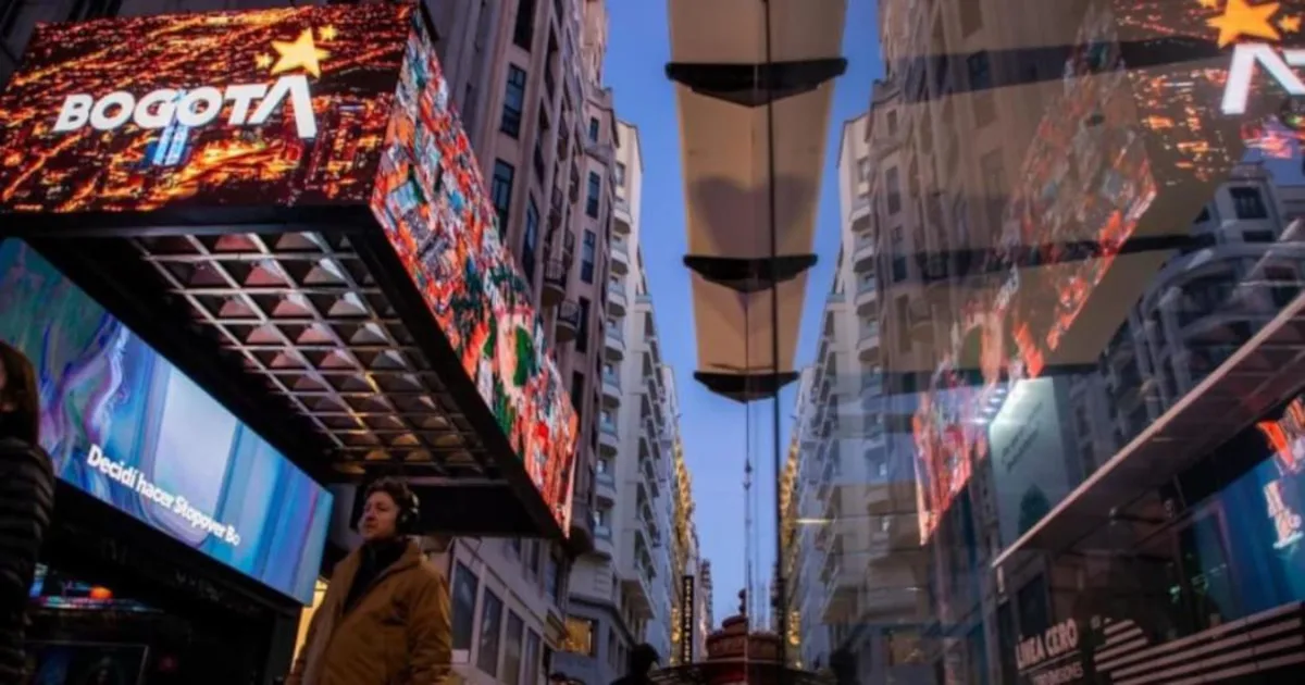 La Gran Vía, reconocida como uno de los principales puntos de referencia del turismo europeo, se convirtió en una vitrina global para Bogotá, permitiéndole conectar con viajeros internacionales, profesionales del sector y ciudadanos del mundo que hicieron una pausa para descubrir una ciudad auténtica, diversa y abierta a todos - Foto: Alcaldía de Bogotá