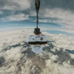 Durante el ascenso, la camiseta enfrentó condiciones extremas, con temperaturas de hasta –60 °C, y recorrió aproximadamente 40 kilómetros en línea recta, sobrevolando el sur de Bogotá, los Cerros Orientales y amplios sectores del cielo capitalino antes de llegar a la estratósfera - Foto: Internacional de Bogotá