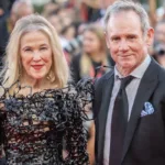 O’Hara nació el 4 de marzo de 1954 en Toronto, Canadá, y comenzó su carrera artística en la icónica compañía de comedia Second City Television (SCTV), donde destacó por su talento para la improvisación y la comedia - Foto: Harald Krichel