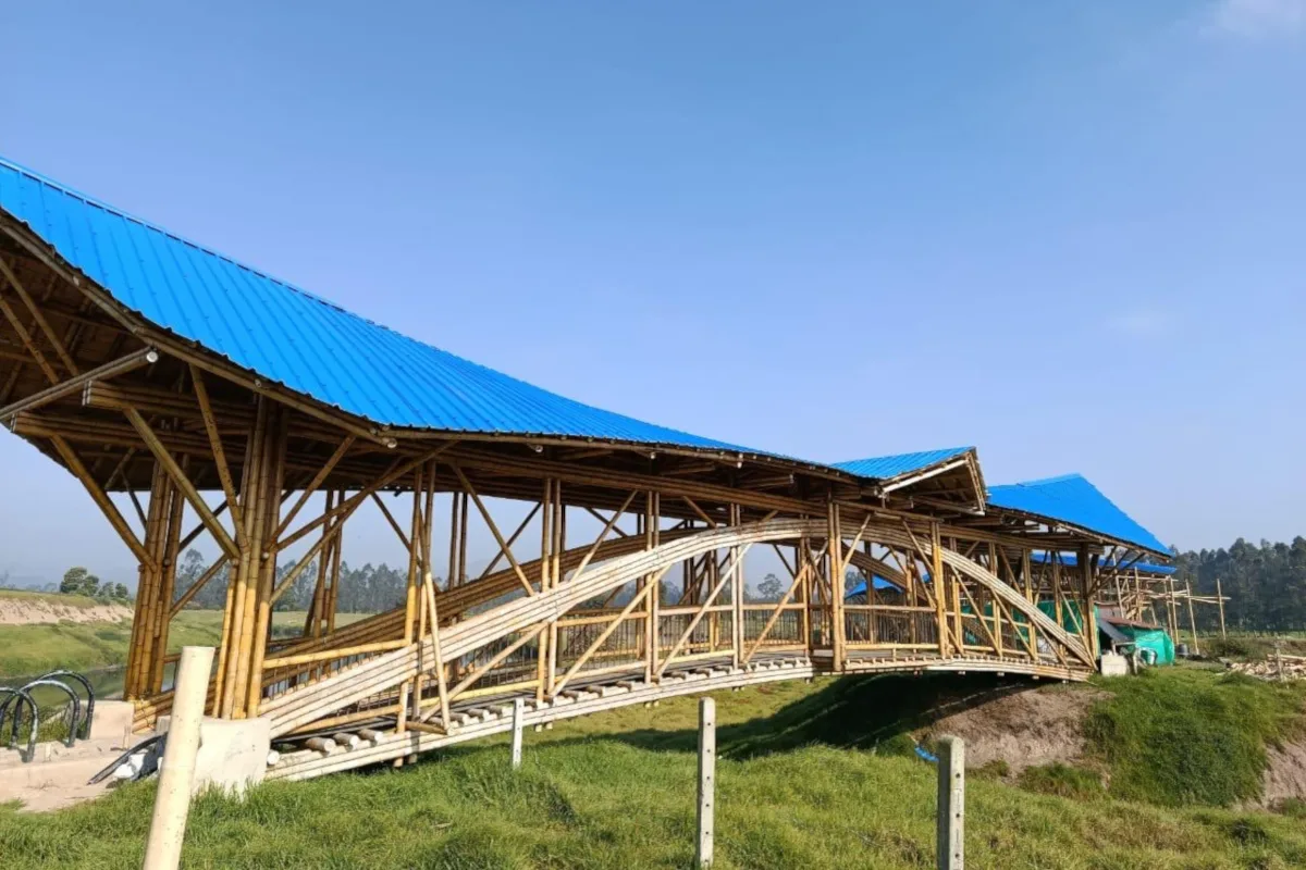 Las nuevas estructuras o garitas están elaboradas con materiales eco sostenibles como madera y guadúa, integradas al paisaje y acordes con el entorno natural que buscan promover la recreación pasiva en la ronda del río, fortalecer la seguridad en las zonas establecidas para las comunidades y consolidar el uso ciudadano del Parque Lineal Río Bogotá como un espacio de encuentro, apropiación y conservación ambiental - Foto: CAR