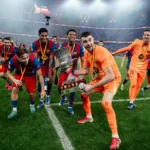 Al término del encuentro, Barcelona celebró su victoria por 3-2, sumando su 16.º título de la Supercopa de España, el mayor número de campeonatos en la historia de la competición - Foto: X/@FCBarcelona