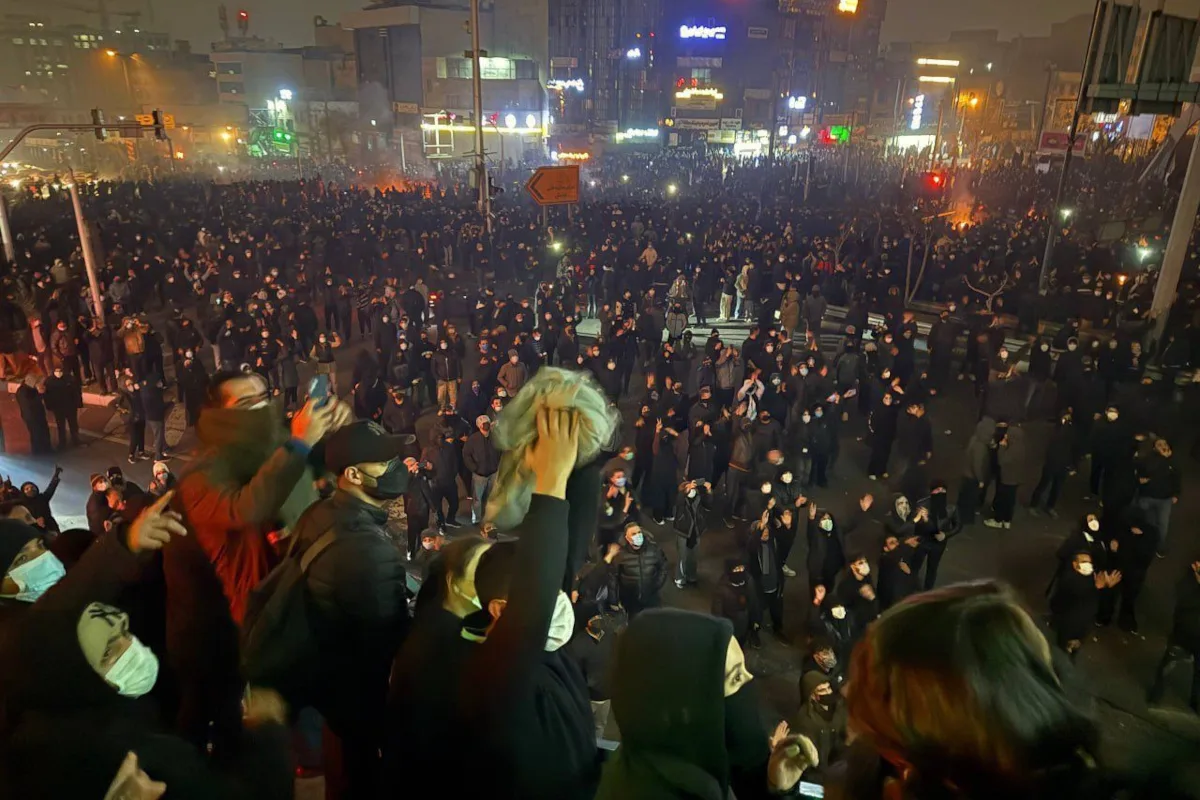 Las manifestaciones en Irán comenzaron el 28 de diciembre de 2025, lo que significa que para mediados de enero de 2026 llevan alrededor de dos semanas de movilizaciones continuas en múltiples ciudades contra la teocracia y la crisis económica - Foto: X/@zaidabdulwahab