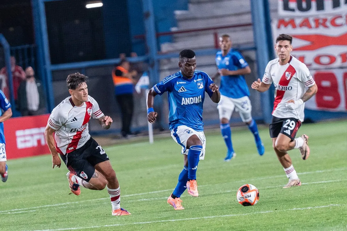 A lo largo del partido, River Plate dominó la posesión y generó más situaciones de gol que su rival colombiano, con iniciativas de jugadores de peso como Juan Fernando Quintero en el mediocampo - Foto: X/@MillosFCoficial