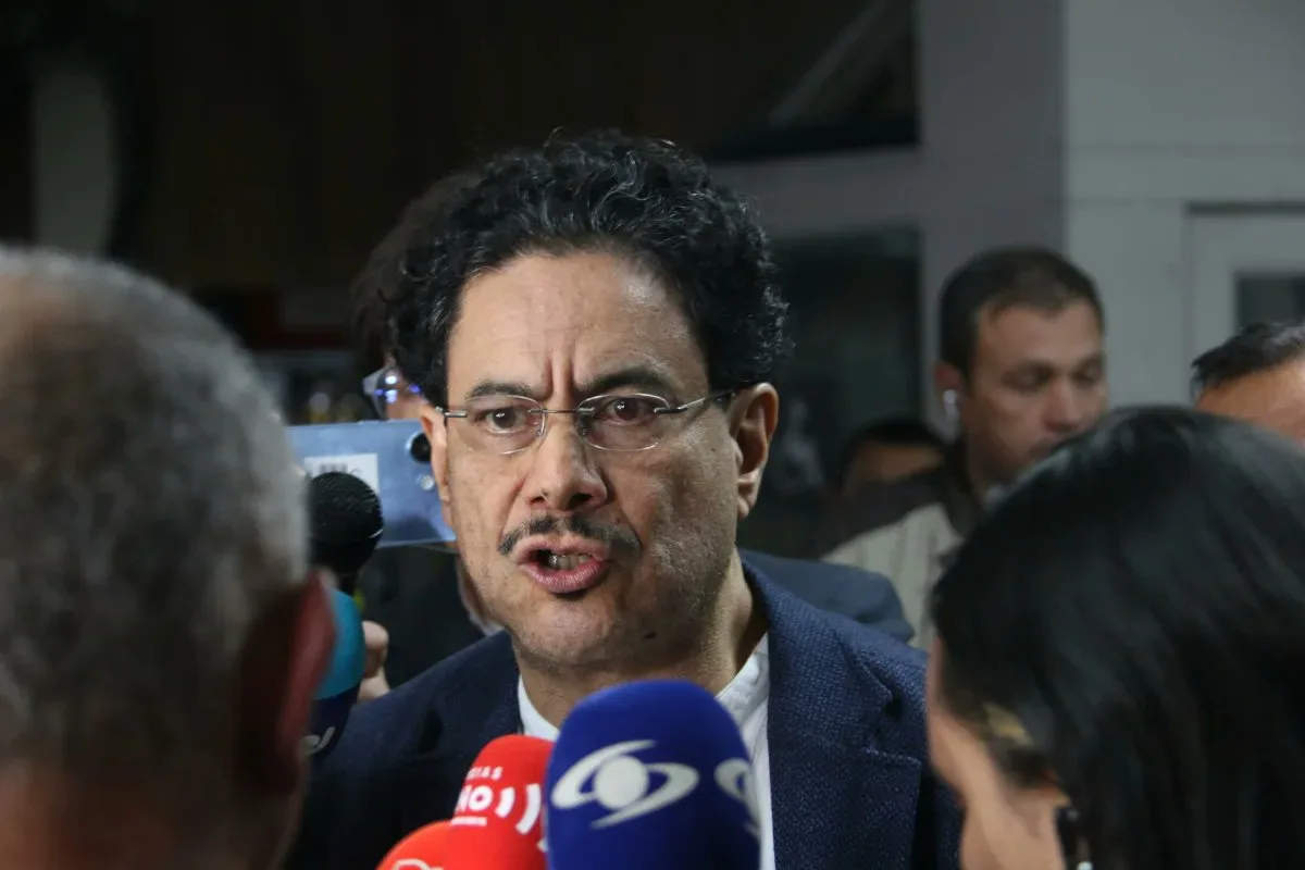 El senador Iván Cepeda, del Pacto Histórico, encabeza la intención de voto con 28,2 %, consolidándose como el principal favorito de los colombianos si las elecciones presidenciales se celebraran hoy - Foto: Archivo/Mauricio Vanegas