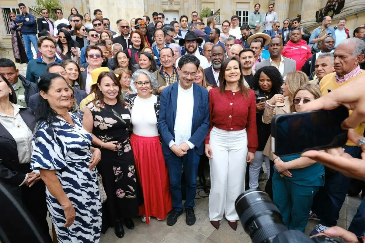 En el desglose de los movimientos financieros, Cepeda consignó ingresos y gastos por cerca de 964 millones de pesos, mayoritariamente provenientes de donaciones de particulares, mientras que Carolina Corcho reportó gastos por aproximadamente 1.428 millones de pesos, con un alto peso de créditos y préstamos de terceros frente a aportes directos de personas naturales - Foto: Pacto Histórico