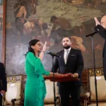 La ceremonia de juramentación de Delcy Rodríguez se realizó el lunes 5 de enero de 2026 ante la Asamblea Nacional chavista en Caracas, donde Rodríguez tomó el juramento como presidenta interina ante legisladores afines al régimen - Foto: X/@ConElMazoDando