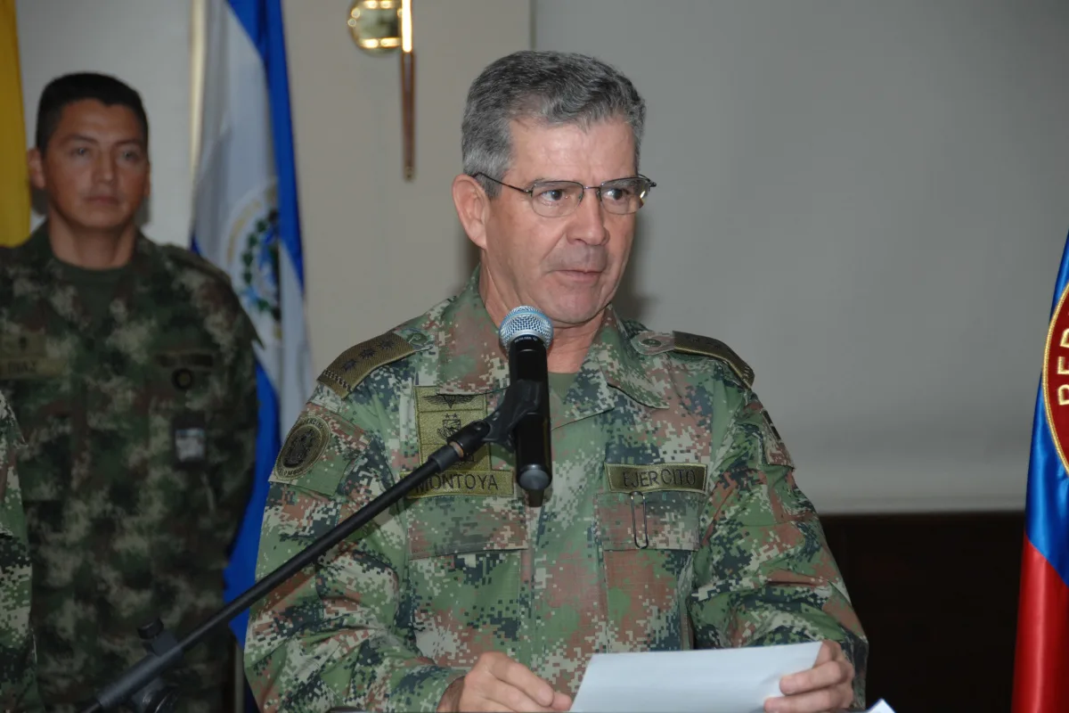 Montoya rechazó en octubre de 2024 reconocer su responsabilidad ante la JEP, lo que le hizo perder la posibilidad de recibir sanciones restaurativas con restricciones de libertad y lo expuso al sistema punitivo ordinario de la jurisdicción. Esta negativa ha sido fundamental para que el caso avance hacia una fase de investigación adversarial más rigurosa - Foto: José Saenz