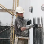 Ese incremento, el más alto en décadas, generó críticas de diversos sectores de la economía y la política colombiana por su magnitud y por la forma en que fue adoptado - Foto: Archivo/Ronald Cano