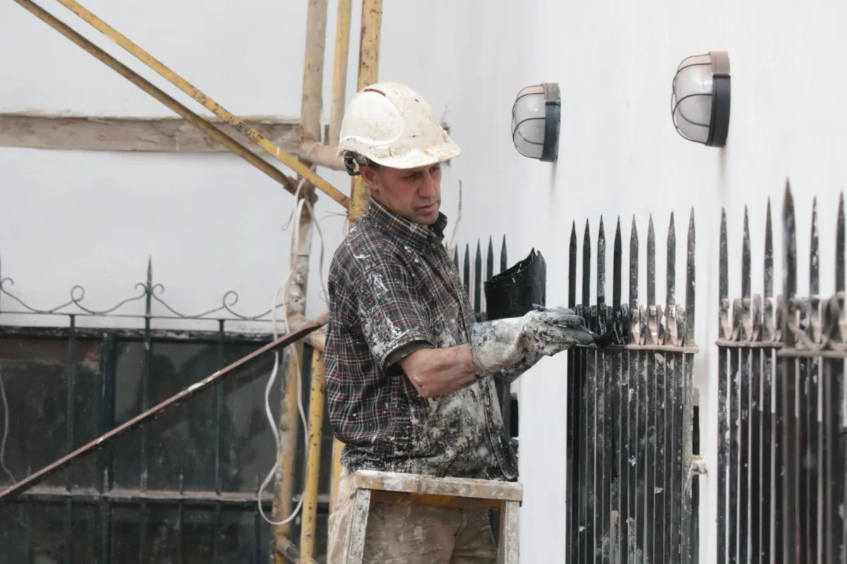 Ese incremento, el más alto en décadas, generó críticas de diversos sectores de la economía y la política colombiana por su magnitud y por la forma en que fue adoptado - Foto: Archivo/Ronald Cano
