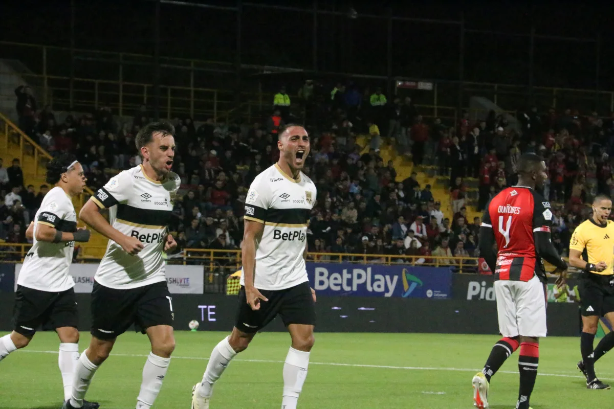 La remontada se concretó poco después del inicio del segundo tiempo, cuando Facundo Boné definió con precisión y puso el 2-1 al minuto 50, dándole al Internacional la ventaja definitiva y el control del marcador - Foto: Ronald Cano