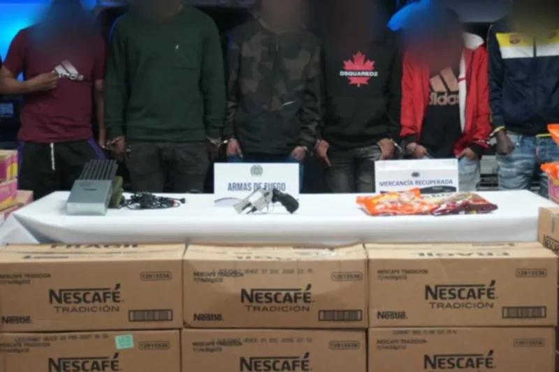 Capturan en flagrancia a ocho personas por millonario robo a bodega en el sur de Bogotá - Foto: @PoliciaBogota