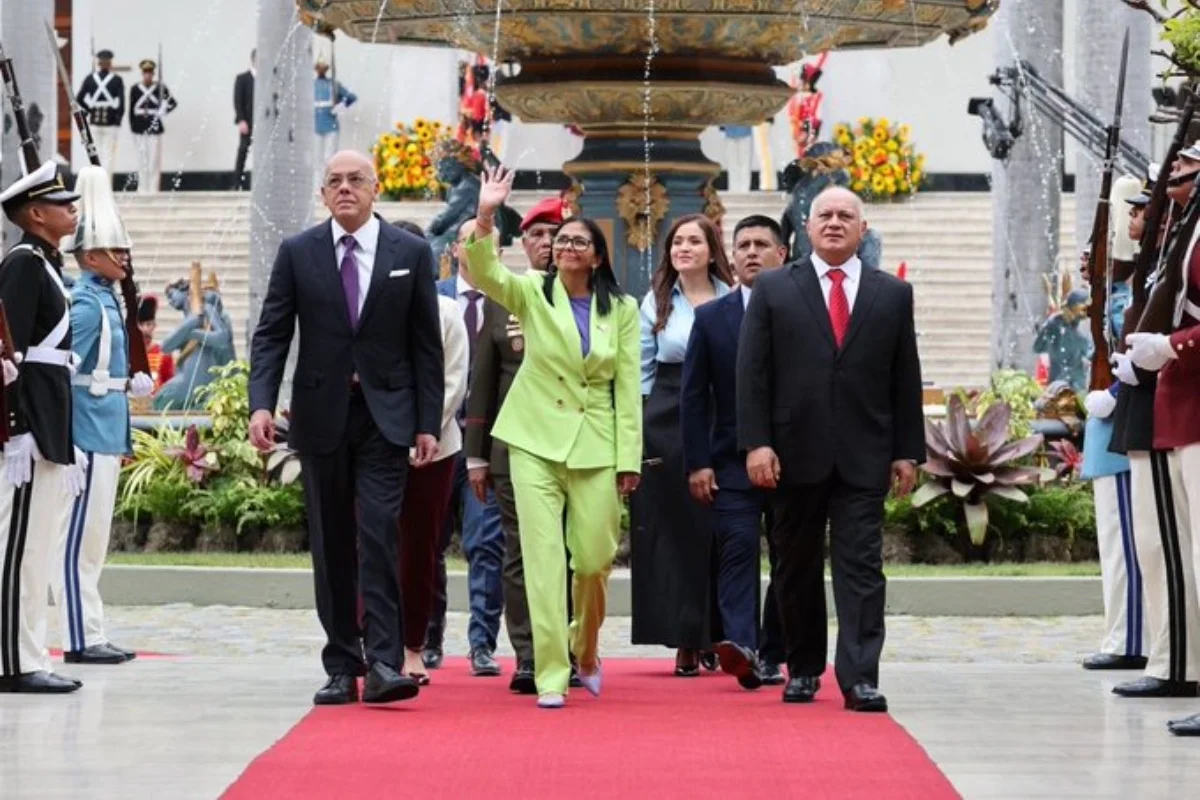 Venezuela recibe los primeros 300 millones de dólares por venta de petróleo a Estados Unidos, después de un acuerdo energético entre Caracas y Washington - Foto: @delcyrodriguezv